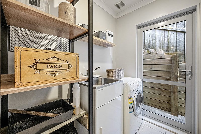 12A Sutherland Crescent, Melrose, Wellington - Carousel 15