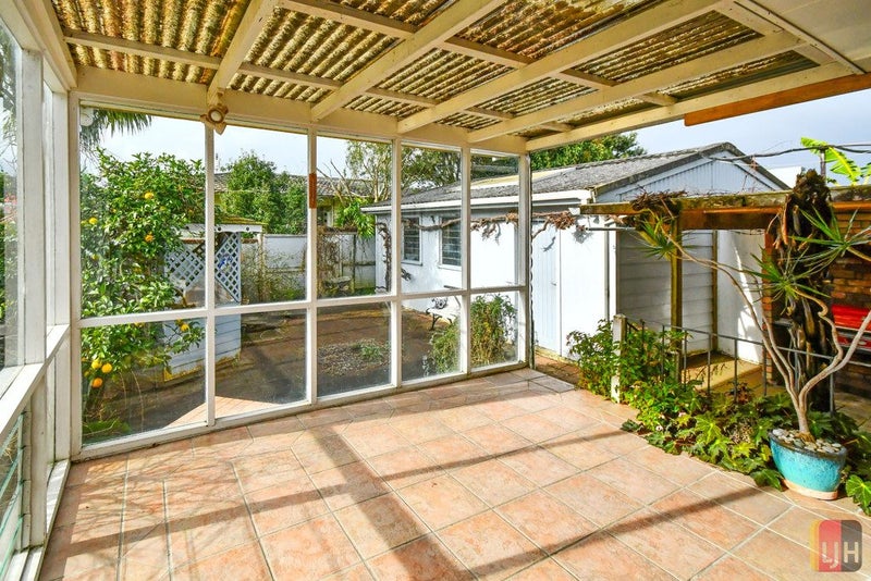 11 Sandrine Avenue, Clover Park, Auckland - Carousel 2
