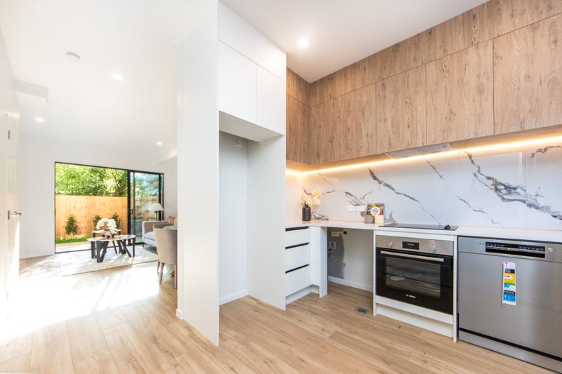 6/4 Serjeant Street, Henderson, Auckland - Carousel 2