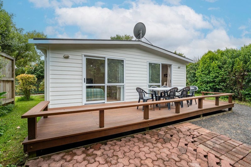 30 Barrie Crescent, Silverdale, Hamilton - Carousel 1