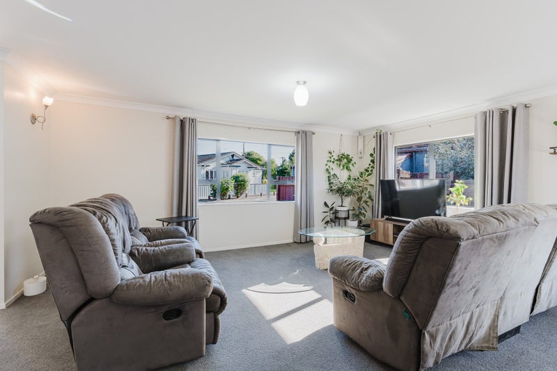 15 Forest Lake Road, Forest Lake, Hamilton - Carousel 2