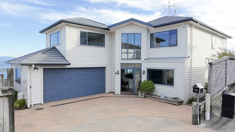 18 Bennett Grove, Newlands, Wellington - Carousel 2