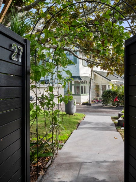 27 Long Drive, St Heliers, Auckland - Carousel 1