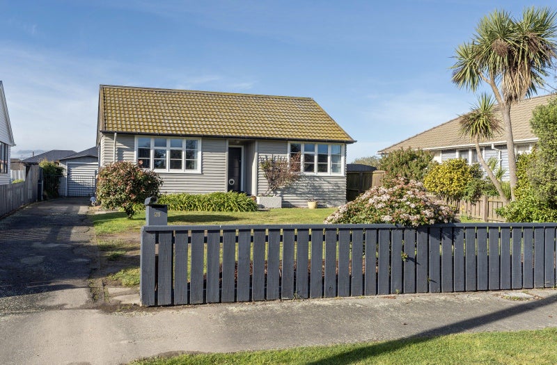 21 Avro Crescent, Hornby, Christchurch - Carousel 1