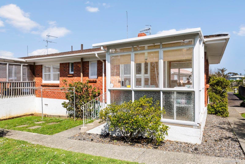 1/16 Fowler Street, Northcote, Auckland - Carousel 1