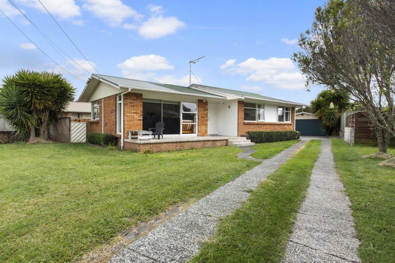 4 Gerrand Place, Chedworth, Hamilton - Carousel 2