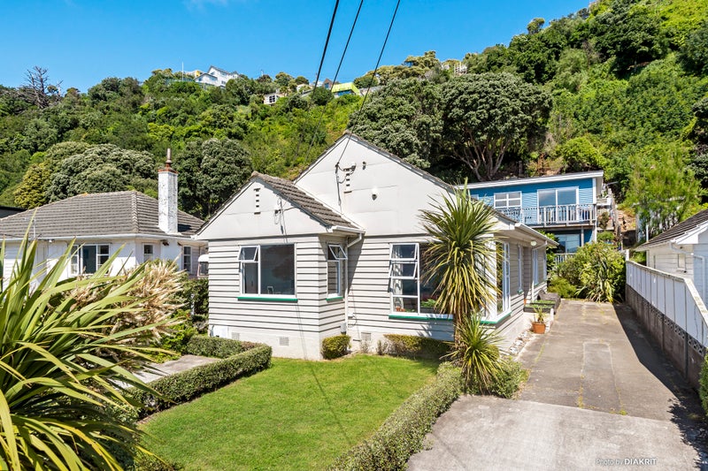 302 Queens Drive, Lyall Bay, Wellington - Carousel 1