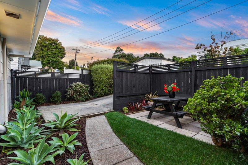 2/45 Third Avenue, Kingsland, Auckland - Carousel 1