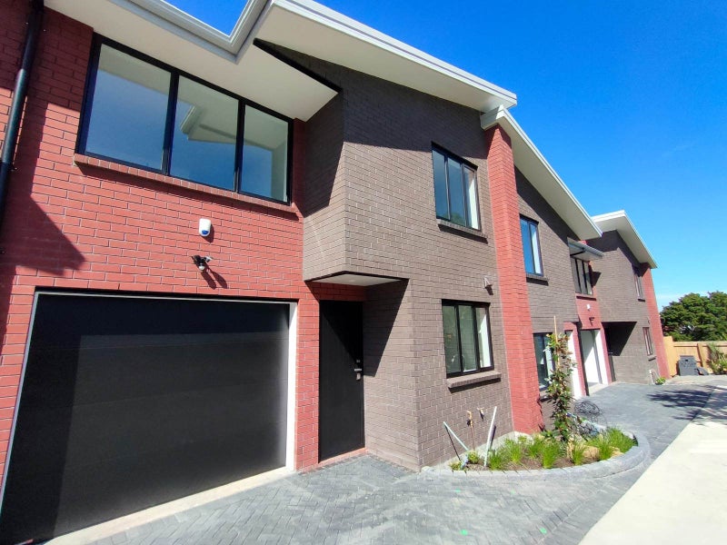 63E Torino Street, Point England, Auckland - Carousel 1