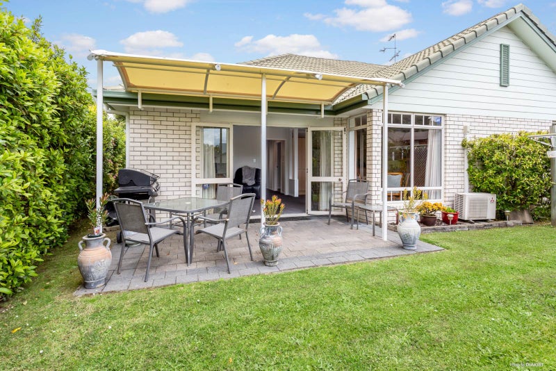 4 Regents Park Place, Westgate, Auckland - Carousel 1