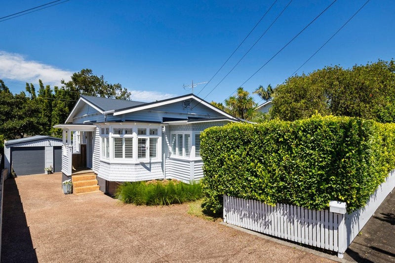 7 Thomas Avenue, Mount Albert, Auckland - Carousel 1