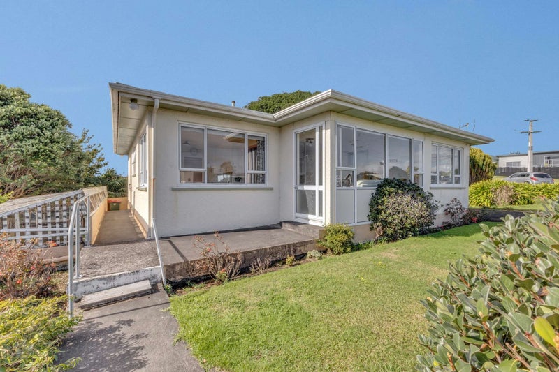 27 South Road, Moturoa, New Plymouth - Carousel 1