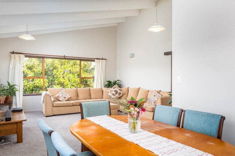 15 Montclair Rise, Browns Bay, Auckland - Carousel 2