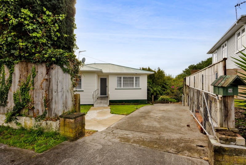 10 Wheeler Place, Upper Vogeltown, New Plymouth - Carousel 1