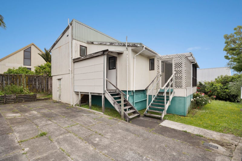 2/129 Boundary Road, Clover Park, Auckland - Carousel 24