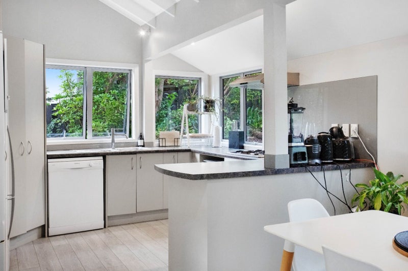 2/11 Limmer Place, Browns Bay, Auckland - Carousel 2