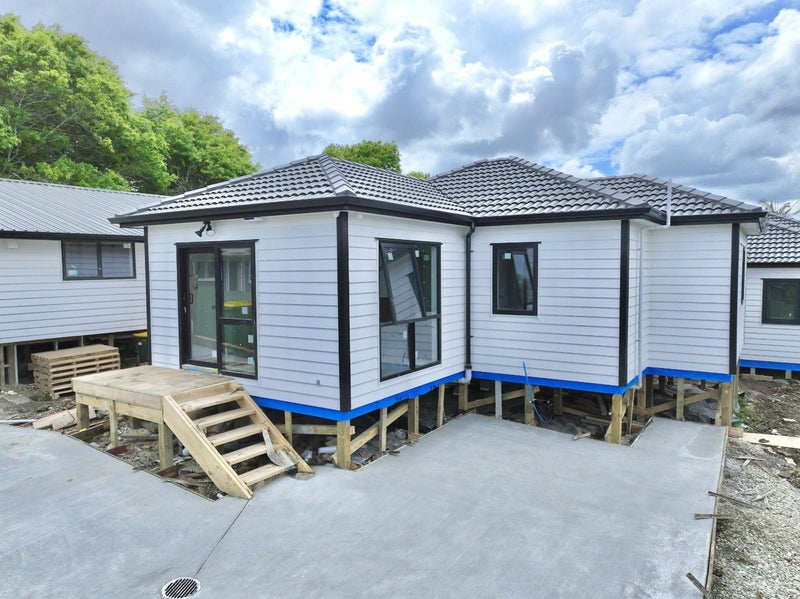 77 Flat Bush Road, Clover Park, Auckland - Carousel 1