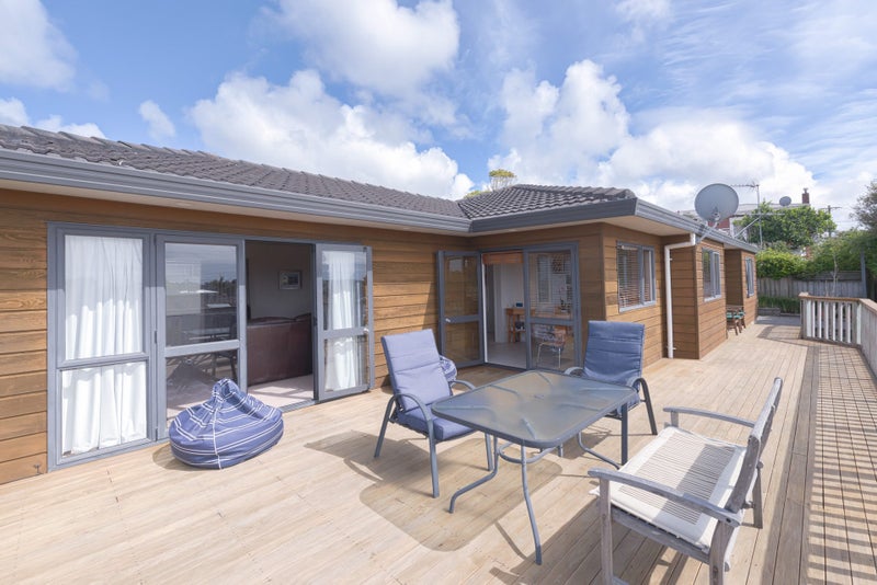 2/310 Wairau Road, Glenfield, Auckland - Carousel 2