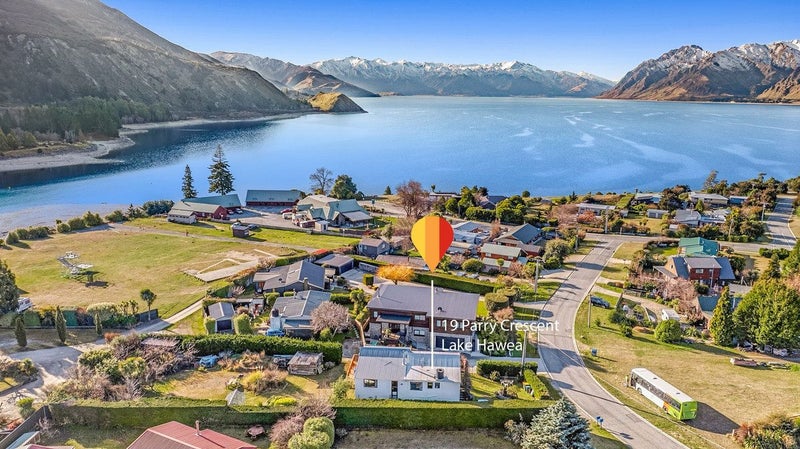 19 Parry Crescent, Wanaka - Carousel 1