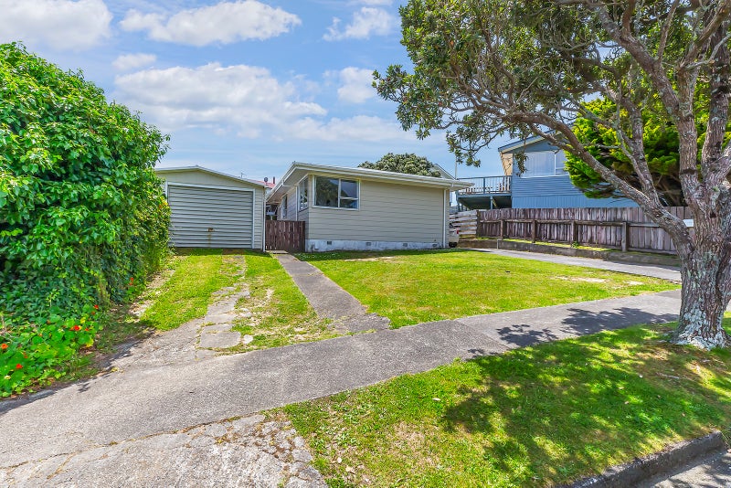 86 Conclusion Street, Ascot Park, Porirua - Carousel 2