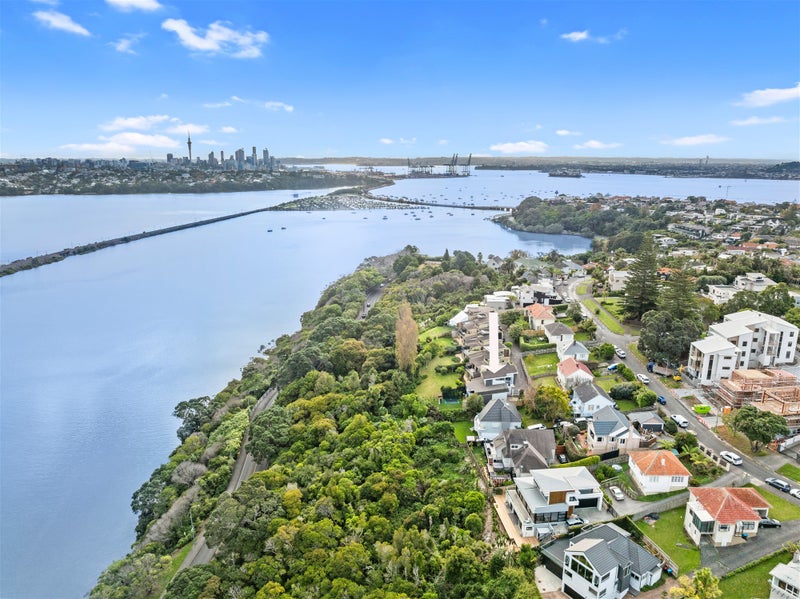 13D Awarua Crescent, Orakei, Auckland - Carousel 1