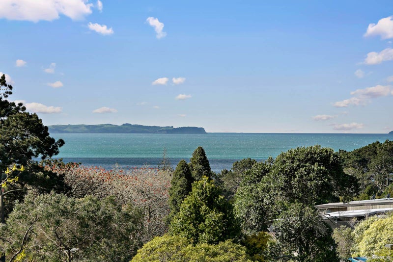 10 Aberdeen Road, Campbells Bay, Auckland - Carousel 2