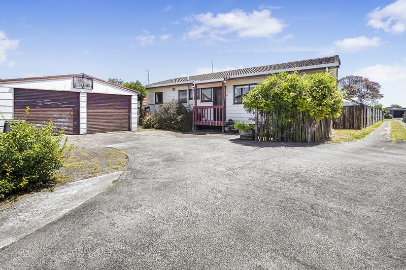 27A Garland Drive, St Andrews, Hamilton - Carousel 1