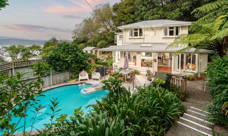 46 Fortification Road, Karaka Bays, Wellington - Carousel 1