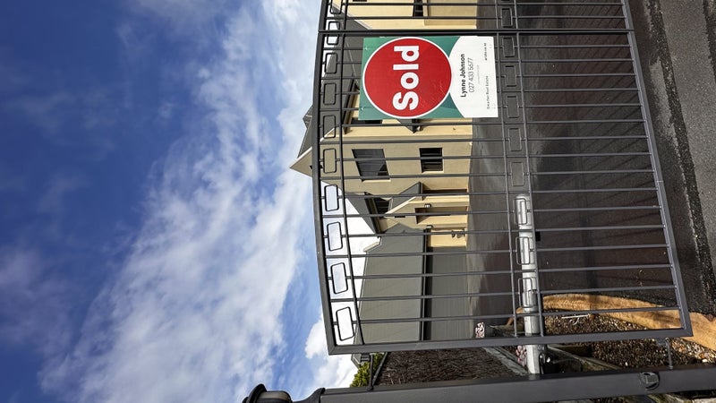 9 Windermere Rise, Rototuna, Hamilton - Carousel 1