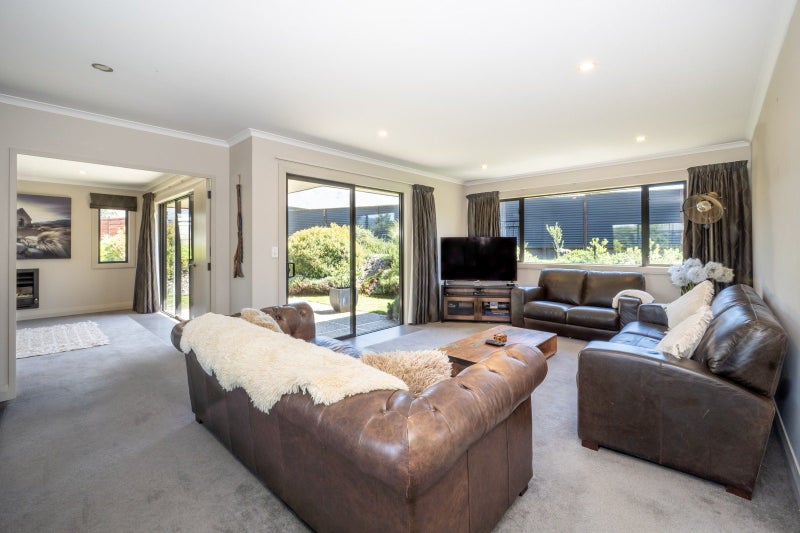 46 Missy Crescent, Mount Pisa - Carousel 2