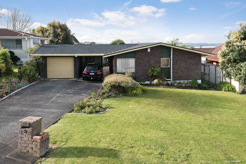 8 Tatyana Place, Massey, Auckland - Carousel 1