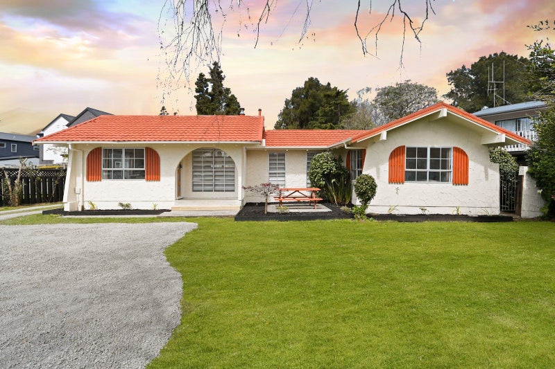 11 Hibiscus Avenue, Hamilton Lake, Hamilton - Carousel 1