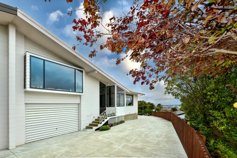 1/11 Sulby Road, Cashmere, Christchurch - Carousel 1