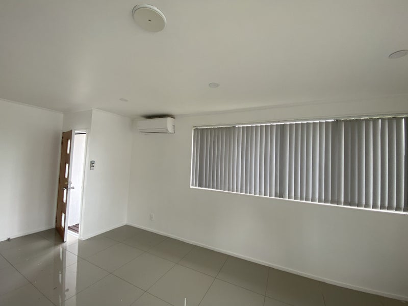 1/19 Silver Creek Road, Weymouth, Auckland - Carousel 2