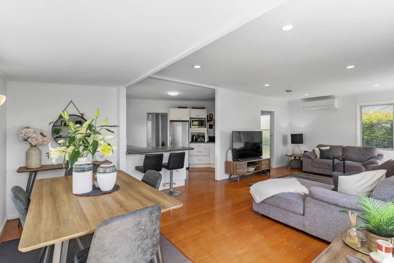 70 Edgewater Drive, Pakuranga, Auckland - Carousel 2
