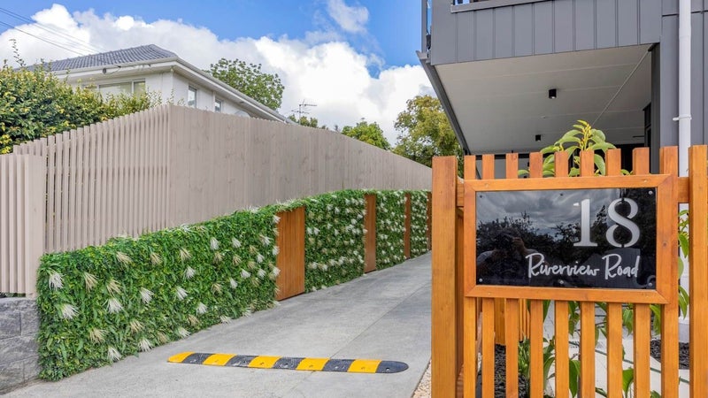 1/18 Riverview Road, New Lynn, Auckland - Carousel 1