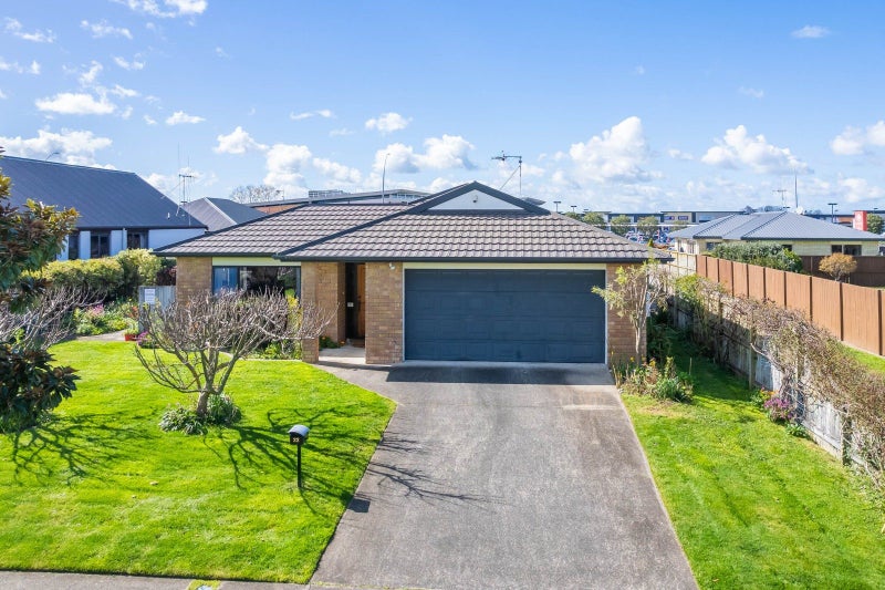 22 Cranbrook Place, Rototuna North, Hamilton - Carousel 1