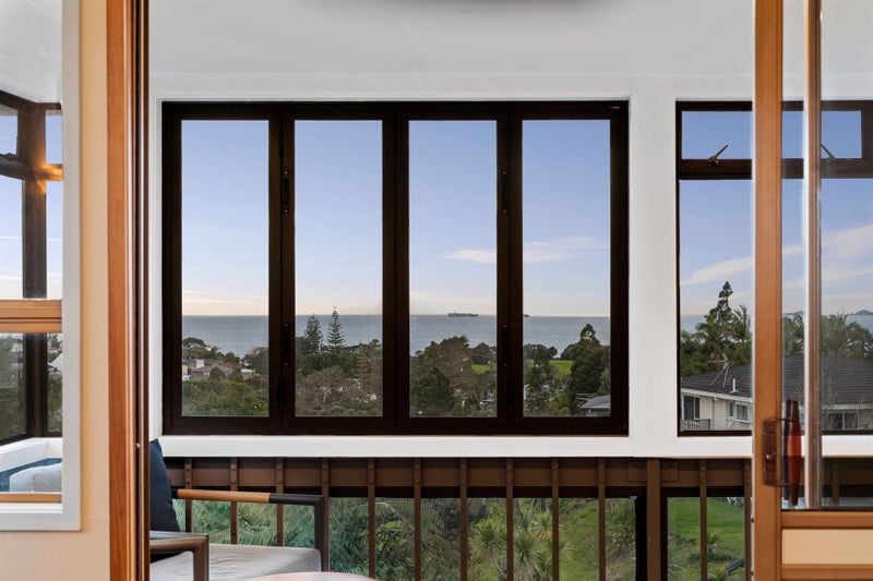 1/9 Taumata Road, Castor Bay, Auckland - Carousel 1