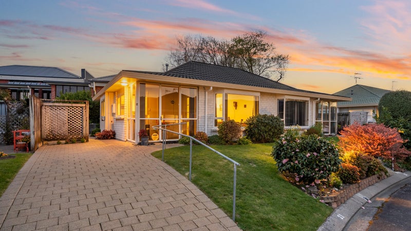 27/17 JOHN Street, TRENTHAM, UPPER HUTT - Carousel 1