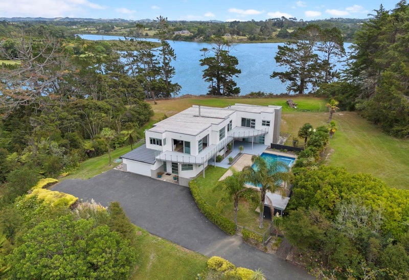 77 James Paige Lane, Riverhead - Carousel 2