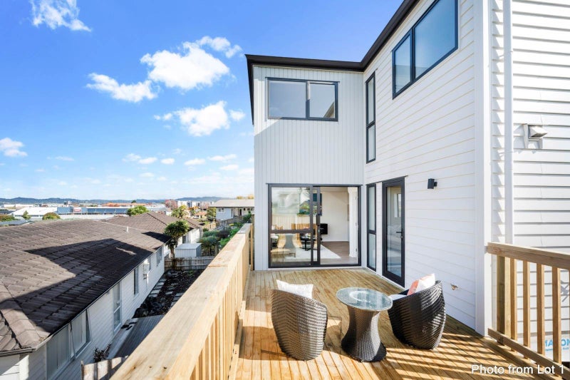 7/33 Buscomb Avenue, Henderson, Auckland - Carousel 2