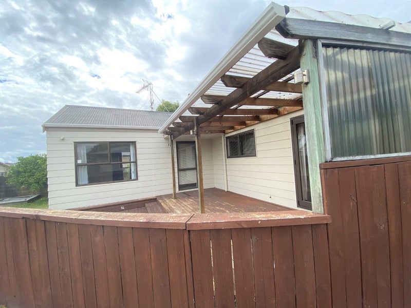 46 Oakfield Crescent, Pukete, Hamilton - Carousel 2