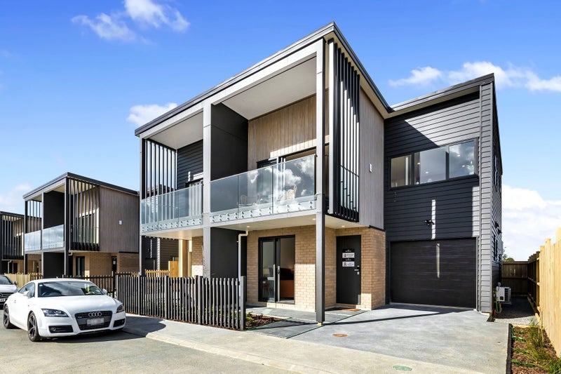 8 Monstedt Terrace, Windsor Park, Auckland - Carousel 1