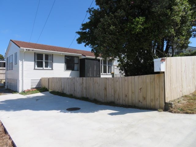 15 Tuki Street, Titahi Bay, Porirua - Carousel 1