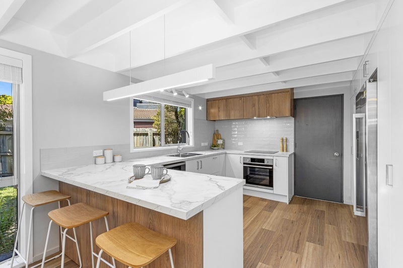 10 Glenys Place, Broomfield, Christchurch - Carousel 1