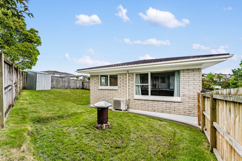 2/6 Segedin Place, Glenfield, North Shore City - Carousel 1