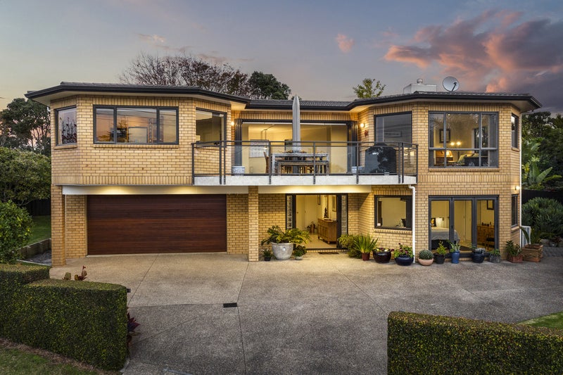 2C Highland Avenue, Titirangi, Auckland - Carousel 1