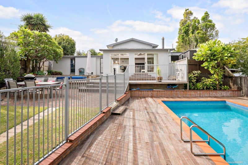 81A Beach Road, Mellons Bay, Auckland - Carousel 1