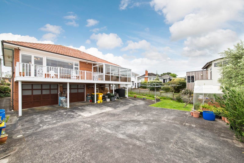 19 Williamson Avenue, Belmont, Auckland - Carousel 2
