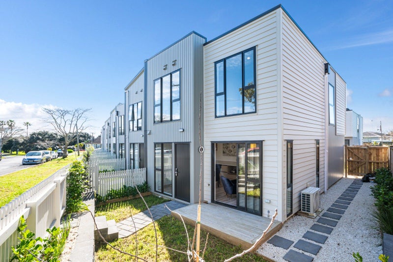 1/4 Dunkirk Road, Panmure, Auckland - Carousel 2